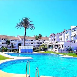 Apartamento En Mijas Con Terraza, Capacidad 5 Personas Con Piscina De Temporada, Málaga